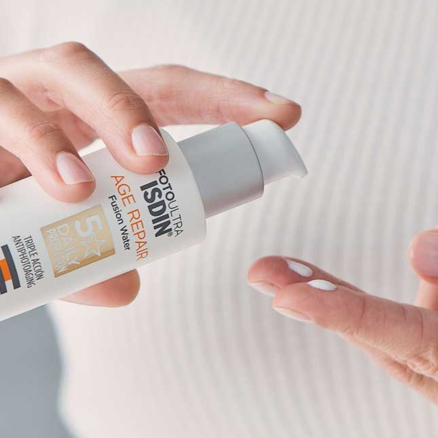 ضدآفتاب و ضد پیری ایزدین ایج ریپیر فیوژن واتر Isdin Age Repair SPF50 حجم 50 میلی لیتر ضدآفتاب و ضد پیری ایزدین ایج ریپیر فیوژن واتر Isdin Age Repair SPF50 حجم 50 میلی لیتر