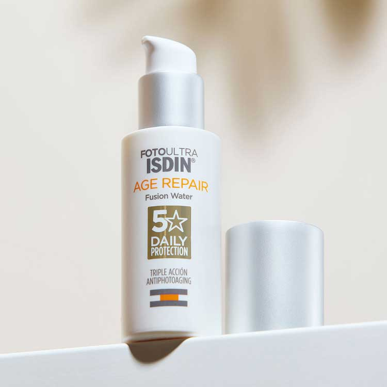 ضدآفتاب و ضد پیری ایزدین ایج ریپیر فیوژن واتر Isdin Age Repair SPF50 حجم 50 میلی لیتر ضدآفتاب و ضد پیری ایزدین ایج ریپیر فیوژن واتر Isdin Age Repair SPF50 حجم 50 میلی لیتر