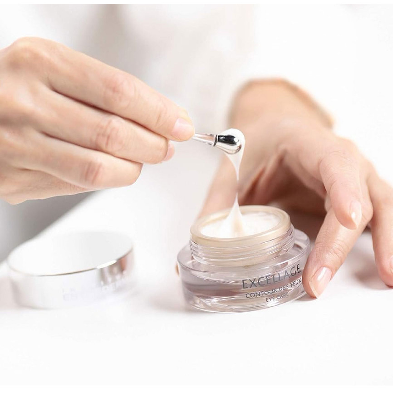کرم متراکم کننده و روشن کننده دور چشم استادرم اکسلیج Esthederm Excellage Eye حجم 15 میلی لیتر
