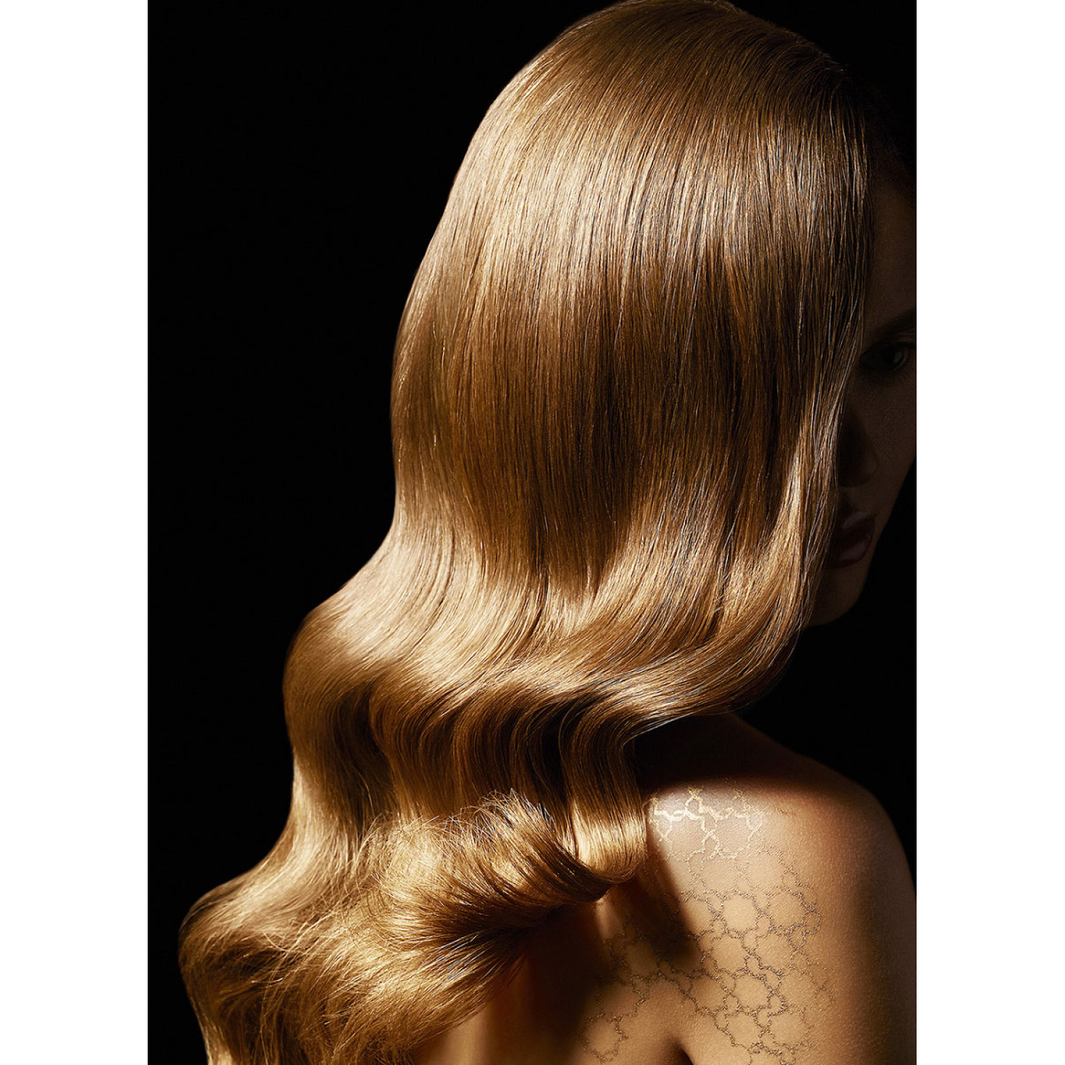 شامپو روغنی مغذی و منظم کننده موهای ضخیم لورال میسیک اویل LOreal Mythic Oil Thick حجم 250 میلی لیتر شامپو روغنی مغذی و منظم کننده موهای ضخیم لورال میسیک اویل LOreal Mythic Oil Thick حجم 250 میلی لیتر
